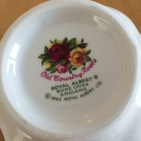 Vintage,Royal Albert Country Roses Teacup/Saucer - Picture 5 of 5